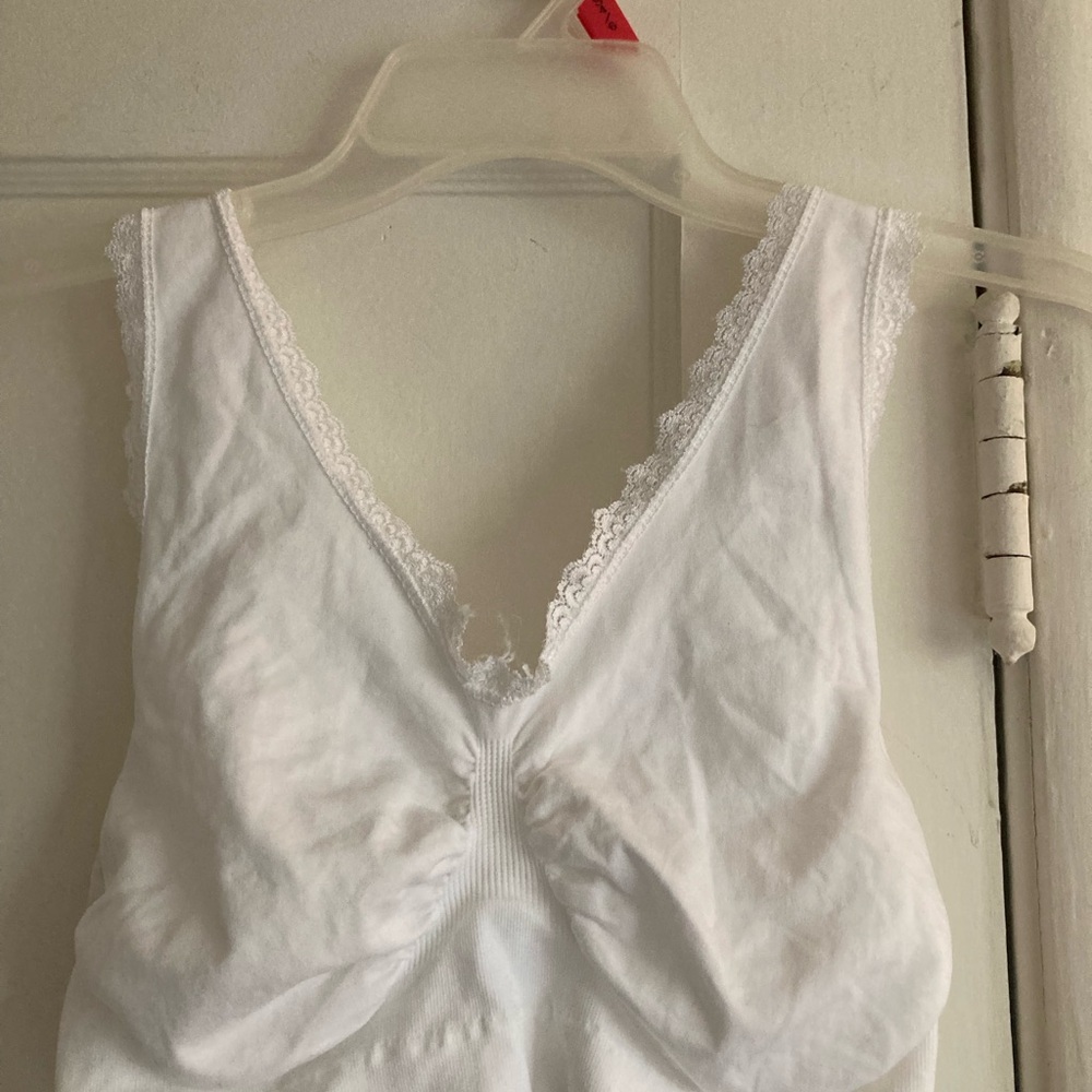 White Lace V-Neck Bras Intimates Collection Size M 36-38